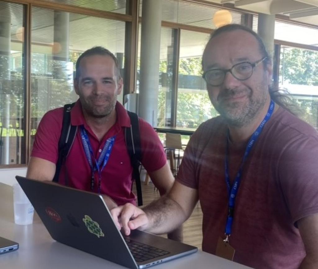 Nicola Tarocco (left), InvenioRDM product manager and CERN's institutional repository service manager, discusses the project with UCT eResearch Director Prof Mattia Vaccari (right). 
